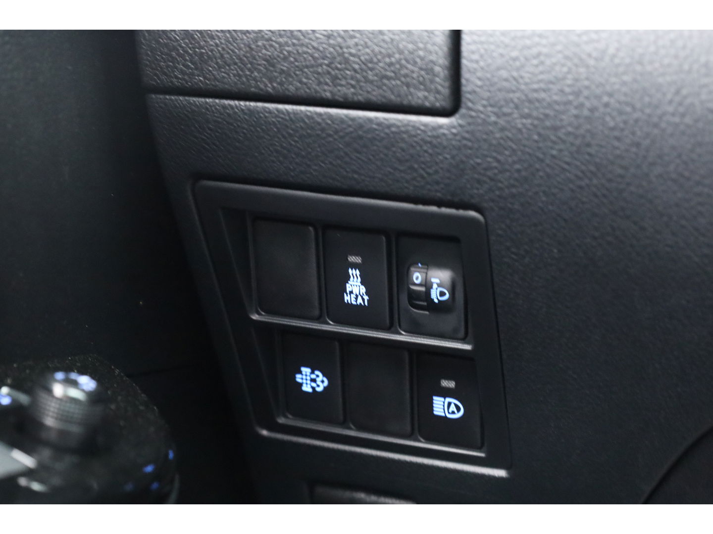 Toyota Hilux 2.4 D-4D Double Cab Challenger | "VAN" | Automaat | Grijs kent. | Trekhaak | Camera | Adapt. Cruise | Apple CarPlay