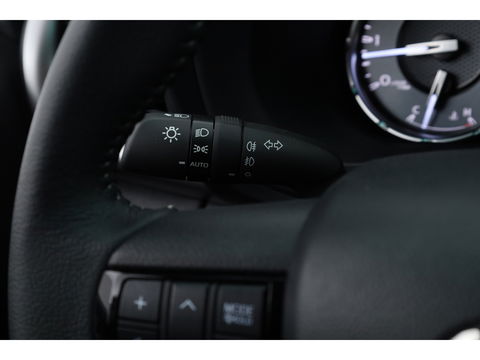 Toyota Hilux 2.4 D-4D Double Cab Challenger | "VAN" | Automaat | Grijs kent. |  Trekhaak | Camera | Adapt. Cruise | Apple CarPlay