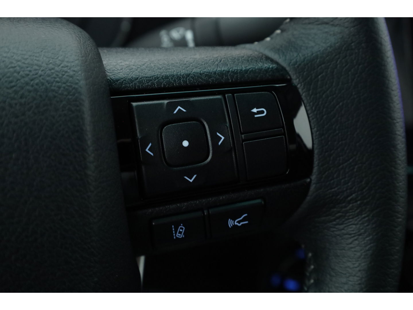 Toyota Hilux 2.4 D-4D Double Cab Challenger | "VAN" | Automaat | Grijs kent. |  Trekhaak | Camera | Adapt. Cruise | Apple CarPlay