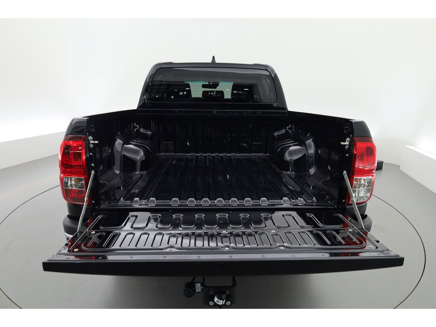 Toyota Hilux 2.4 D-4D Double Cab Challenger | "VAN" | Automaat | Grijs kent. |  Trekhaak | Camera | Adapt. Cruise | Apple CarPlay