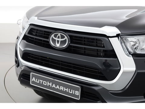 Toyota Hilux 2.4 D-4D Double Cab Challenger | "VAN" | Automaat | Grijs kent. |  Trekhaak | Camera | Adapt. Cruise | Apple CarPlay