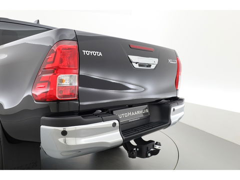 Toyota Hilux 2.4 D-4D Double Cab Challenger | "VAN" | Automaat | Grijs kent. |  Trekhaak | Camera | Adapt. Cruise | Apple CarPlay