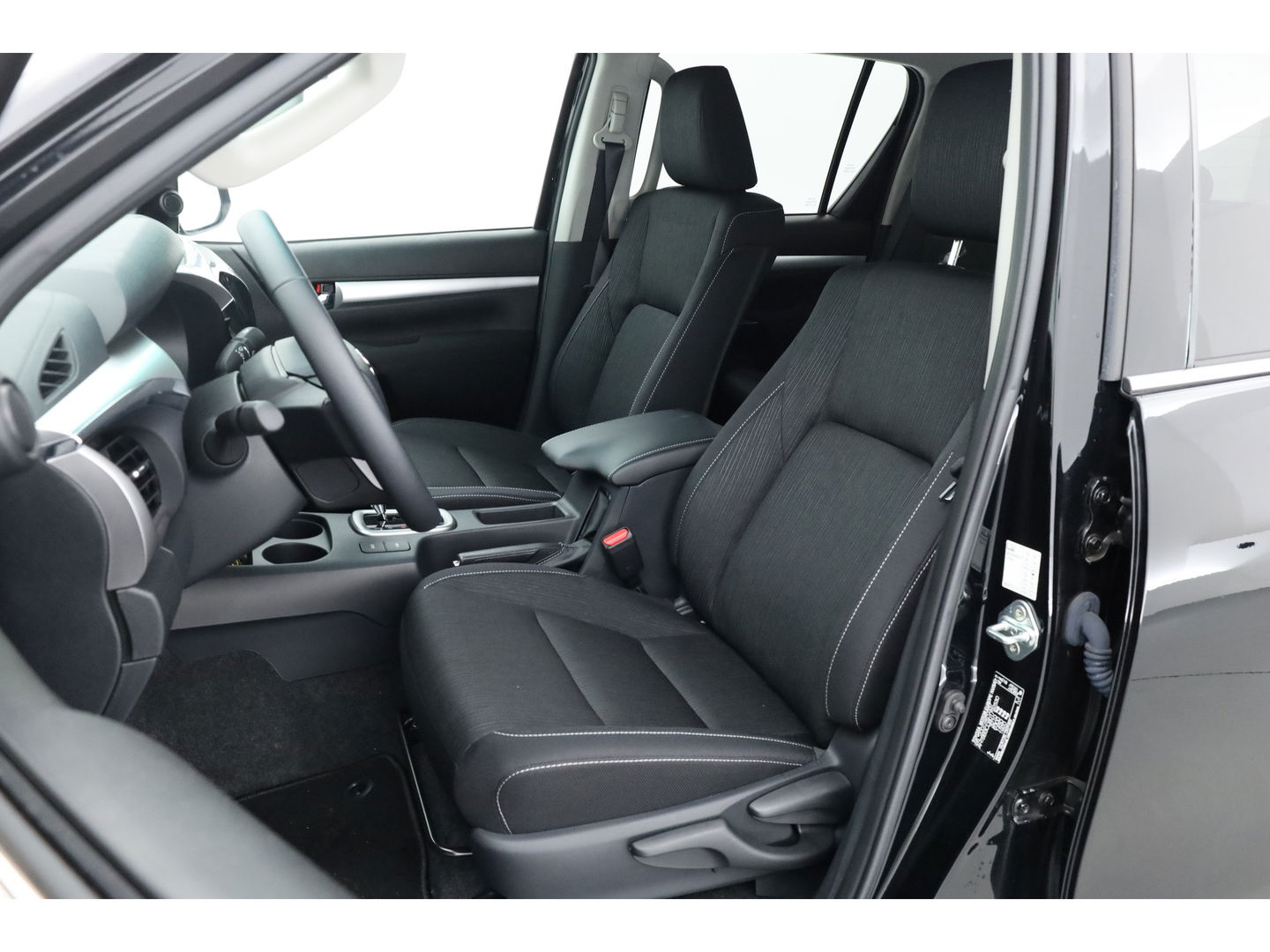 Toyota Hilux 2.4 D-4D Double Cab Challenger | "VAN" | Automaat | Grijs kent. |  Trekhaak | Camera | Adapt. Cruise | Apple CarPlay