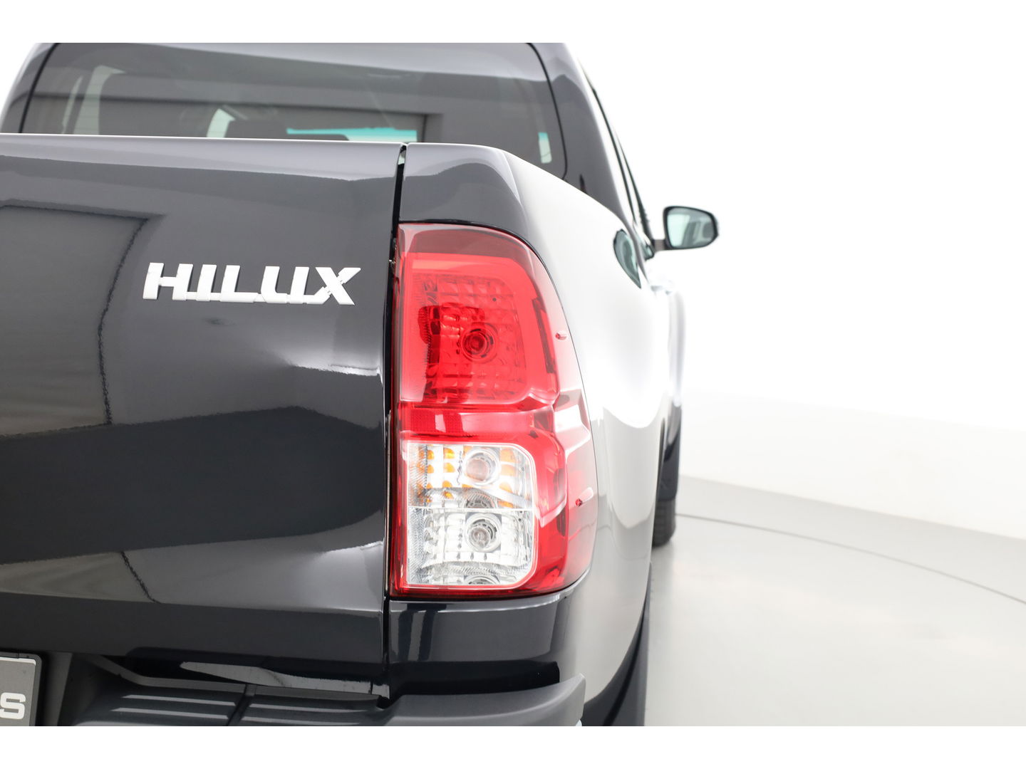 Toyota Hilux 2.4 D-4D Double Cab Challenger | "VAN" | Automaat | Grijs kent. |  Trekhaak | Camera | Adapt. Cruise | Apple CarPlay