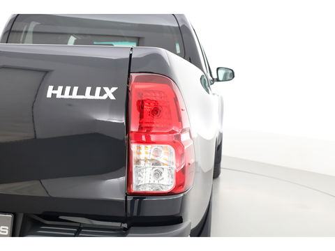 Toyota Hilux 2.4 D-4D Double Cab Challenger | "VAN" | Automaat | Grijs kent. |  Trekhaak | Camera | Adapt. Cruise | Apple CarPlay