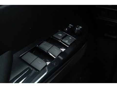 Toyota Hilux 2.4 D-4D Double Cab Challenger | "VAN" | Automaat | Grijs kent. |  Trekhaak | Camera | Adapt. Cruise | Apple CarPlay