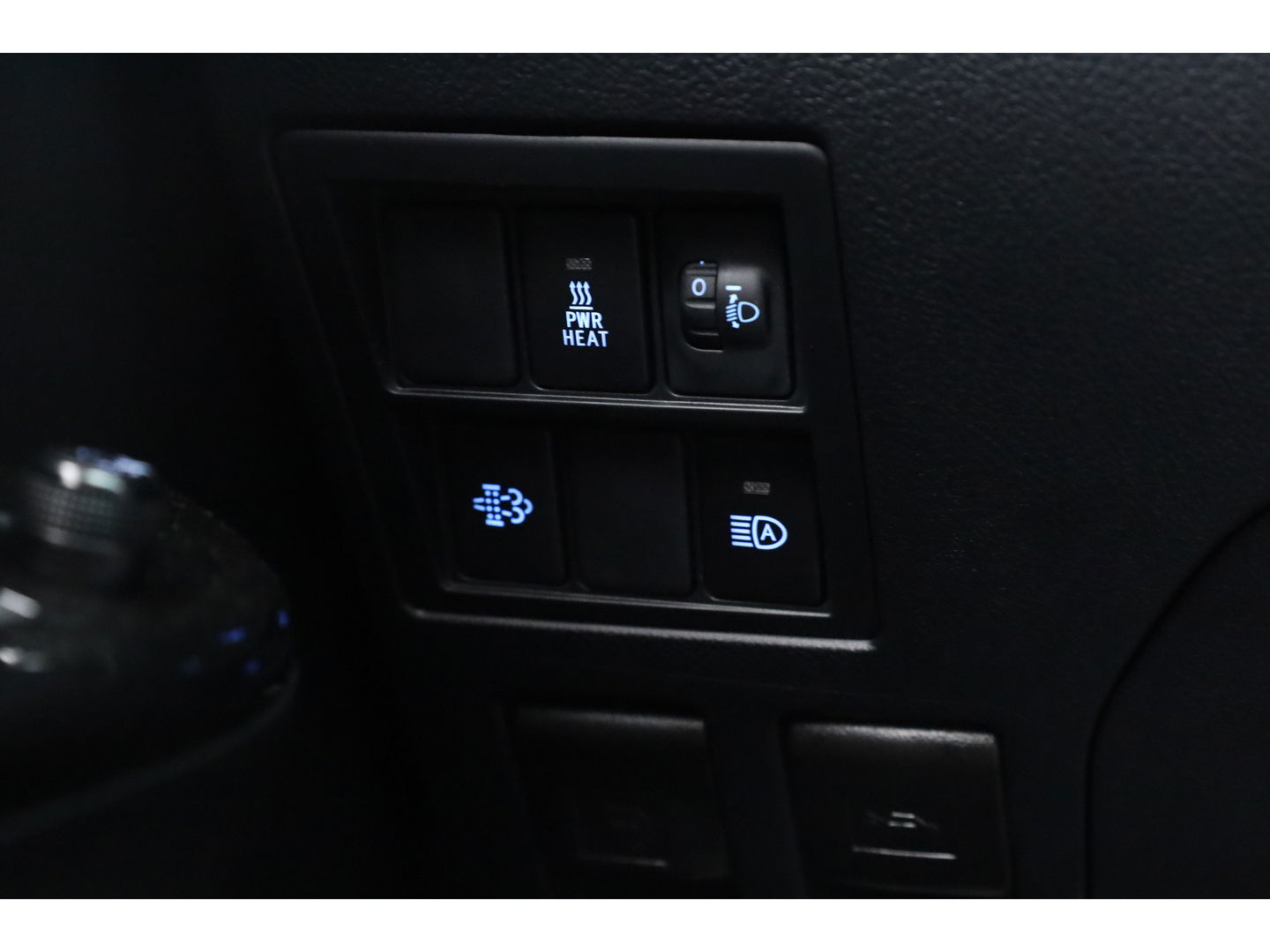 Toyota Hilux 2.4 D-4D Double Cab Challenger | "VAN" | Automaat | Grijs kent. | Trekhaak | Camera | Adapt. Cruise | Apple CarPlay