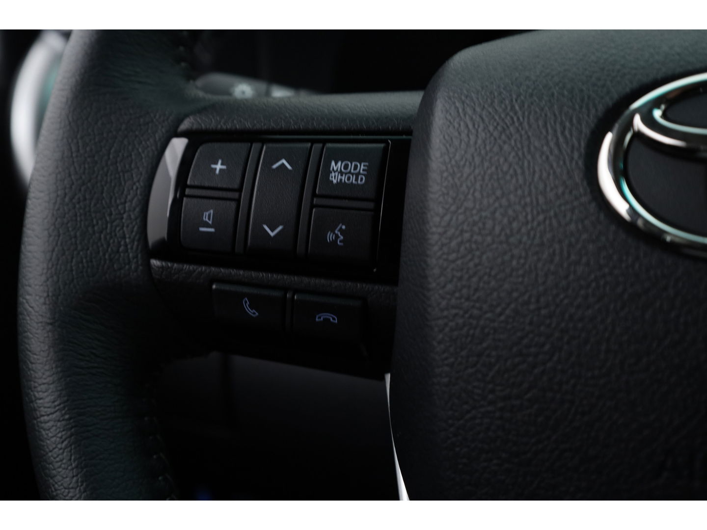 Toyota Hilux 2.4 D-4D Double Cab Challenger | "VAN" | Automaat | Grijs kent. |  Trekhaak | Camera | Adapt. Cruise | Apple CarPlay