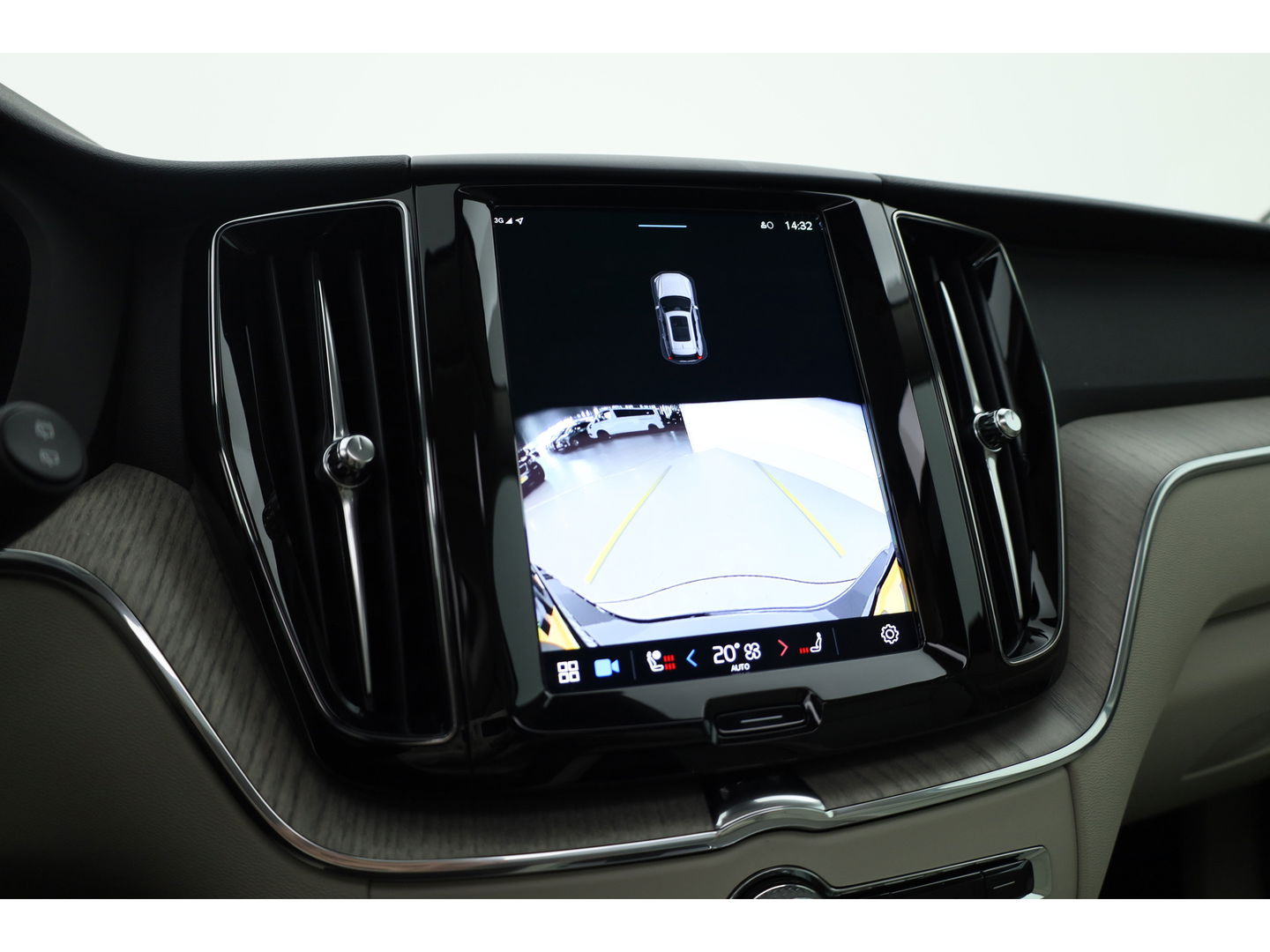 Volvo XC60 2.0 T6 Plug-in hybrid AWD Plus Bright | H&K audio | 360 camera | ACC | Blis | 4x stoel + stuurverw. |