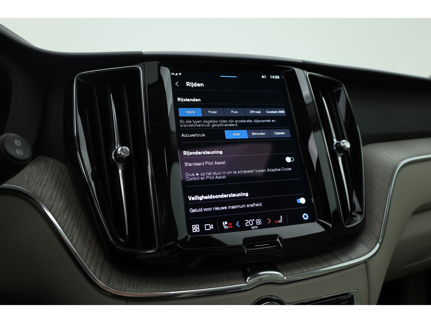 Volvo XC60 2.0 T6 Plug-in hybrid AWD Plus Bright | H&K audio | 360 camera | ACC | Blis | 4x stoel + stuurverw. |