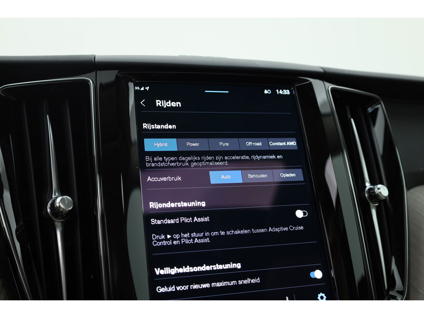Volvo XC60 2.0 T6 Plug-in hybrid AWD Plus Bright | H&K audio | 360 camera | ACC | Blis | 4x stoel + stuurverw. |