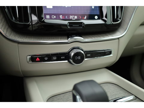 Volvo XC60 2.0 T6 Plug-in hybrid AWD Plus Bright | H&K audio | 360 camera | ACC | Blis | 4x stoel + stuurverw. |