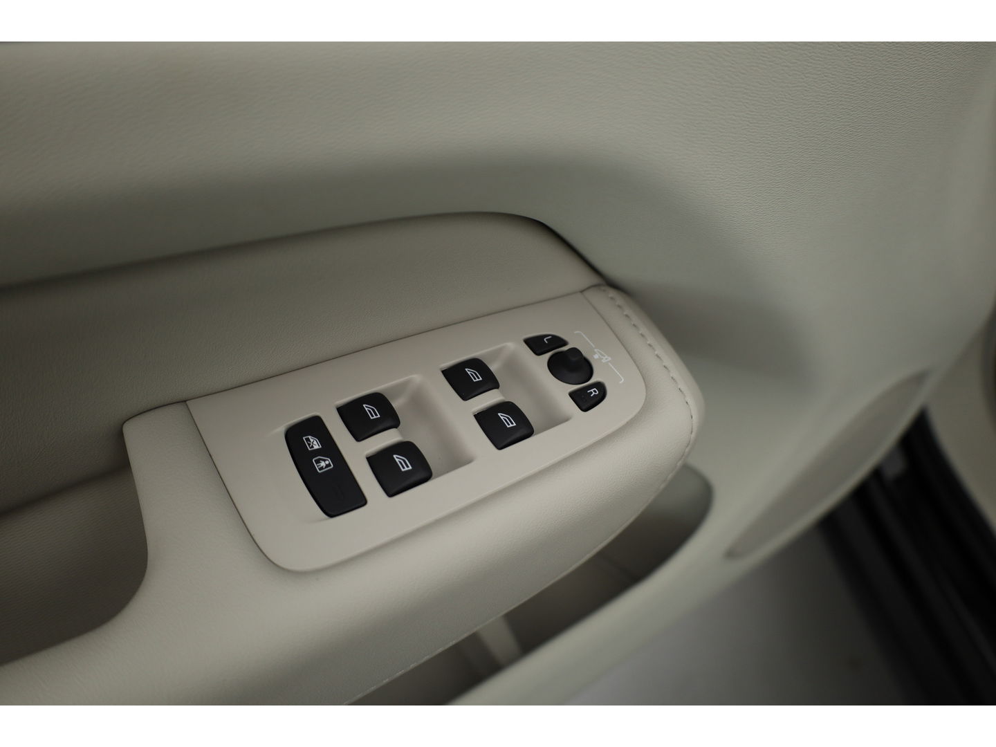 Volvo XC60 2.0 T6 Plug-in hybrid AWD Plus Bright | H&K audio | 360 camera | ACC | Blis | 4x stoel + stuurverw. |