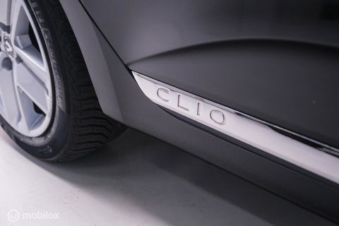 Renault Clio 1.6 E-Tech Hybrid 140 pk Automaat | BTW auto | NAP NL auto | meeneemprijs | All Seasons | LED | Navigatie | Lane assist |