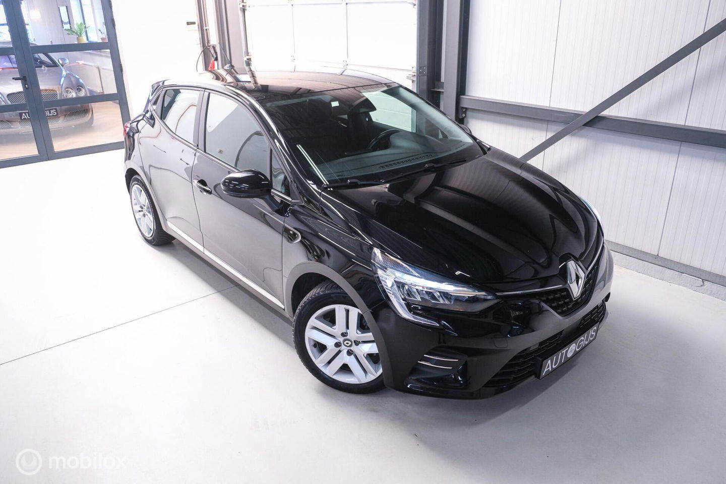 Renault Clio 1.6 E-Tech Hybrid 140 pk Automaat | BTW auto | NAP NL auto | meeneemprijs | All Seasons | LED | Navigatie | Lane assist |