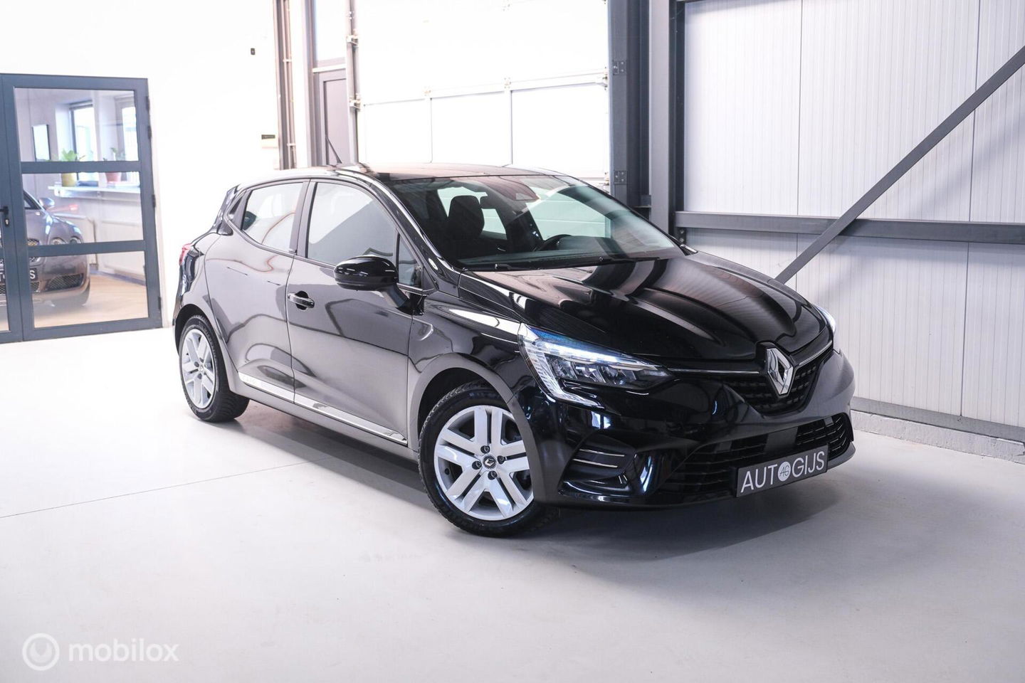 Renault Clio 1.6 E-Tech Hybrid 140 pk Automaat | BTW auto | NAP NL auto | meeneemprijs | All Seasons | LED | Navigatie | Lane assist |