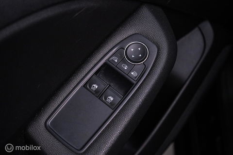 Renault Clio 1.6 E-Tech Hybrid 140 pk Automaat | BTW auto | NAP NL auto | meeneemprijs | All Seasons | LED | Navigatie | Lane assist |