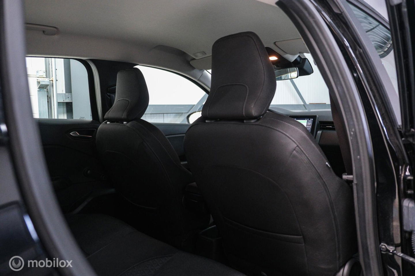 Renault Clio 1.6 E-Tech Hybrid 140 pk Automaat | BTW auto | NAP NL auto | meeneemprijs | All Seasons | LED | Navigatie | Lane assist |
