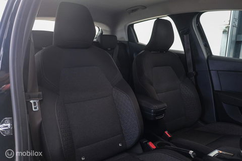 Renault Clio 1.6 E-Tech Hybrid 140 pk Automaat | BTW auto | NAP NL auto | meeneemprijs | All Seasons | LED | Navigatie | Lane assist |