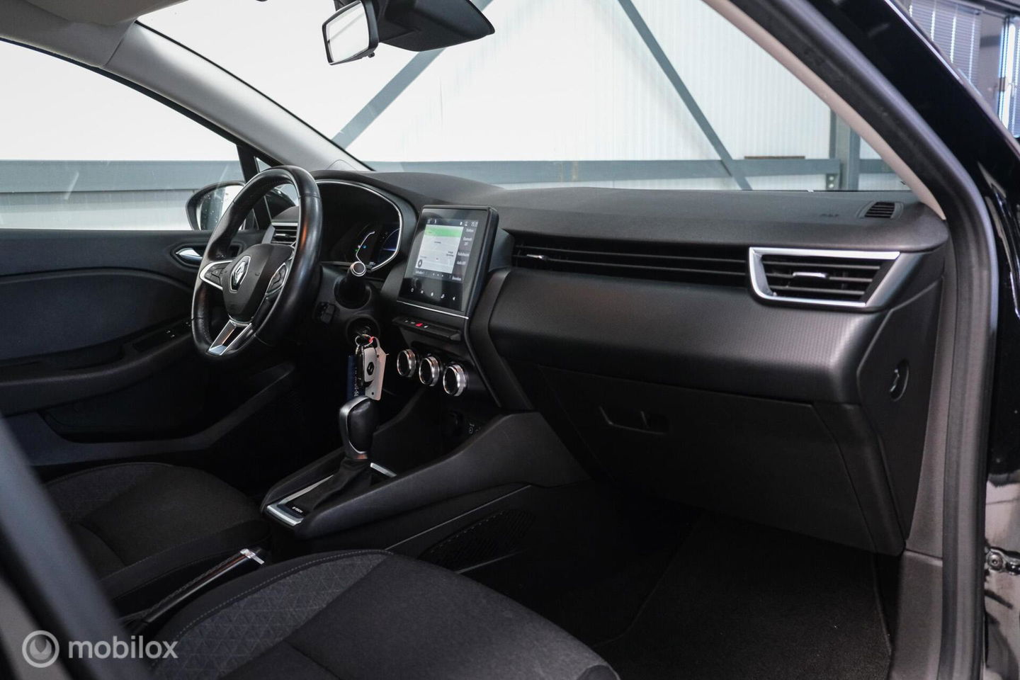 Renault Clio 1.6 E-Tech Hybrid 140 pk Automaat | BTW auto | NAP NL auto | meeneemprijs | All Seasons | LED | Navigatie | Lane assist |
