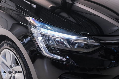 Renault Clio 1.6 E-Tech Hybrid 140 pk Automaat | BTW auto | NAP NL auto | meeneemprijs | All Seasons | LED | Navigatie | Lane assist |