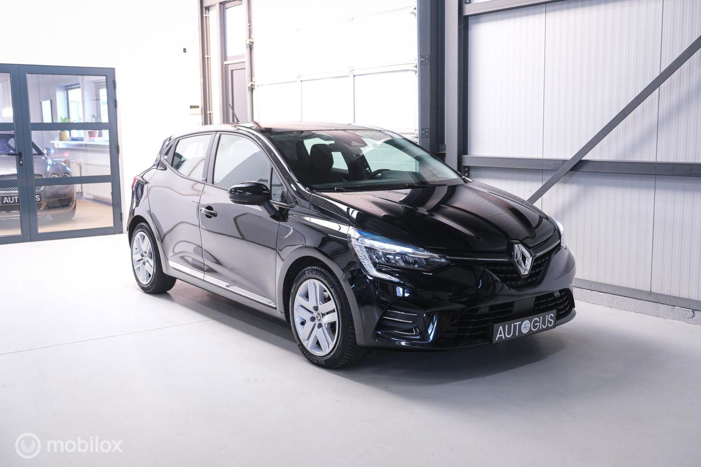 Renault Clio 1.6 E-Tech Hybrid 140 pk Automaat | BTW auto | NAP NL auto | meeneemprijs | All Seasons | LED | Navigatie | Lane assist |