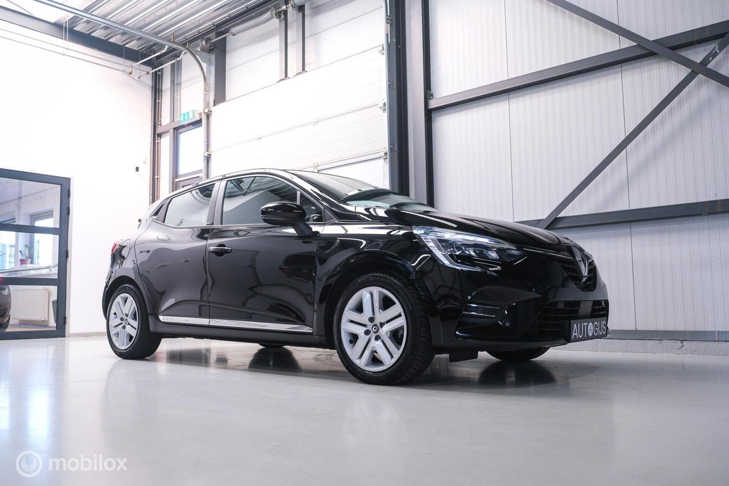 Renault Clio 1.6 E-Tech Hybrid 140 pk Automaat | BTW auto | NAP NL auto | meeneemprijs | All Seasons | LED | Navigatie | Lane assist |