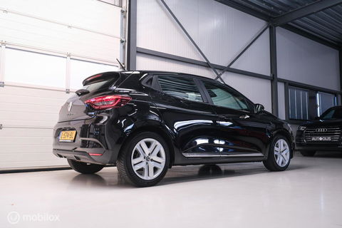 Renault Clio 1.6 E-Tech Hybrid 140 pk Automaat | BTW auto | NAP NL auto | meeneemprijs | All Seasons | LED | Navigatie | Lane assist |