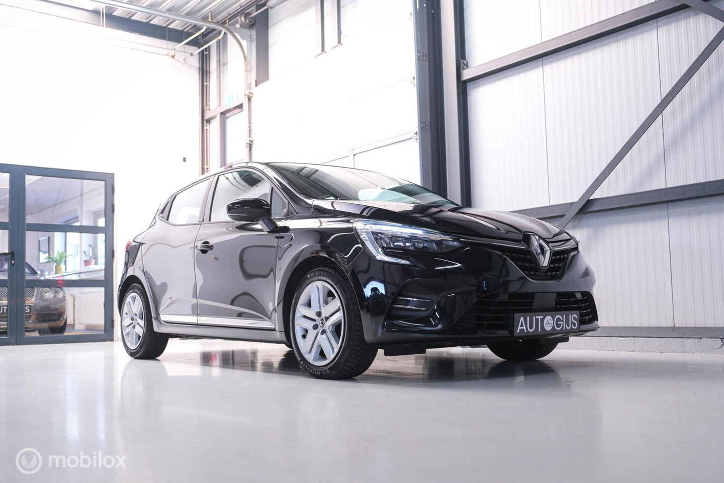 Renault Clio 1.6 E-Tech Hybrid 140 pk Automaat | BTW auto | NAP NL auto | meeneemprijs | All Seasons | LED | Navigatie | Lane assist |