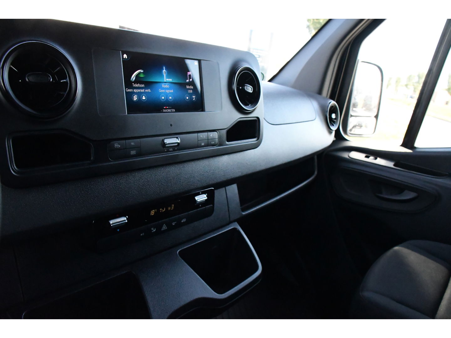 Mercedes-Benz Sprinter 315 1.9 CDI L2H2 Black Edition Camera, Carplay, LED, 150pk, Automaat, Multimedia, Uniek!