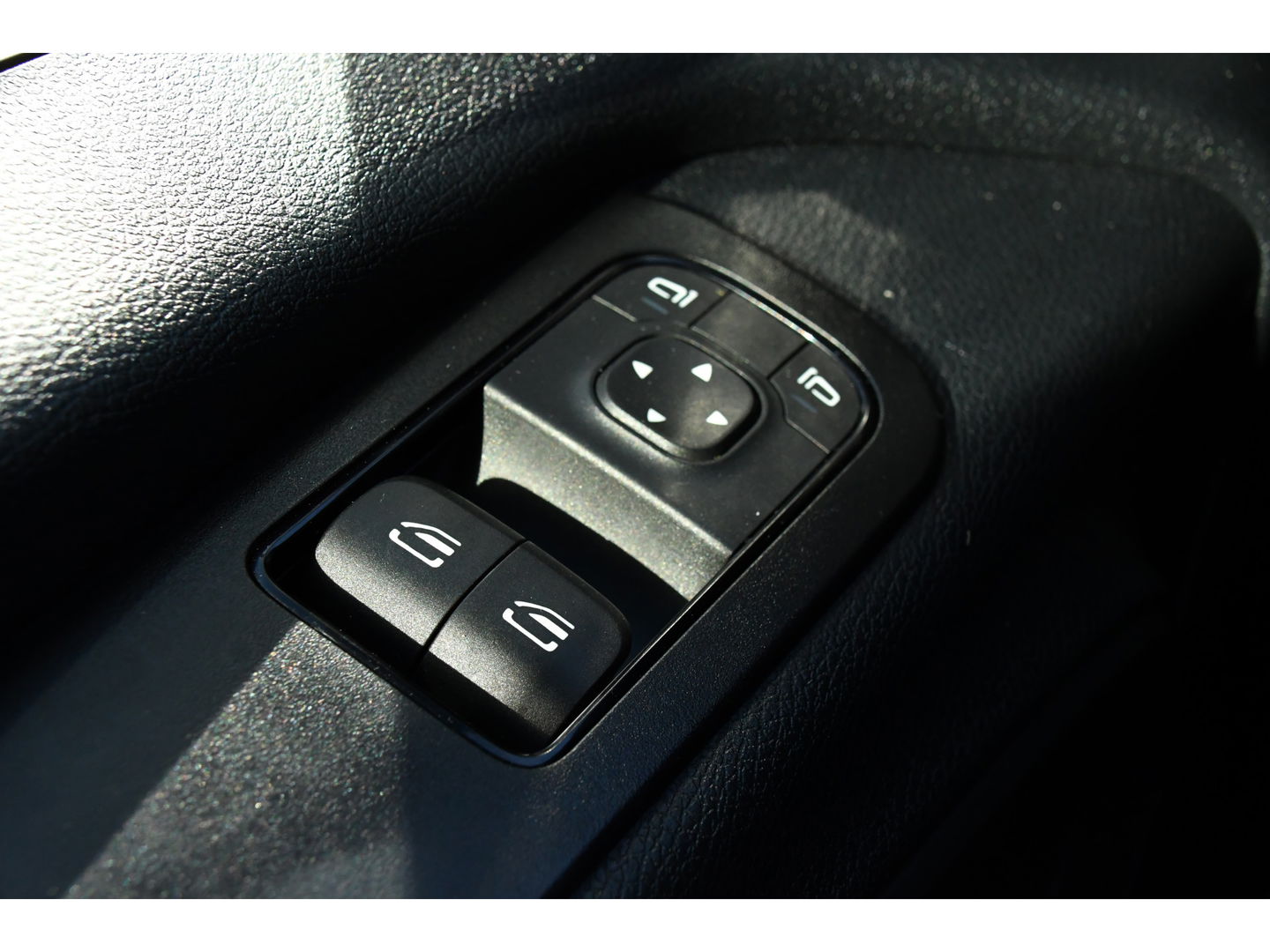 Mercedes-Benz Sprinter 315 1.9 CDI L2H2 Black Edition Camera, Carplay, LED, 150pk, Automaat, Multimedia, Uniek!