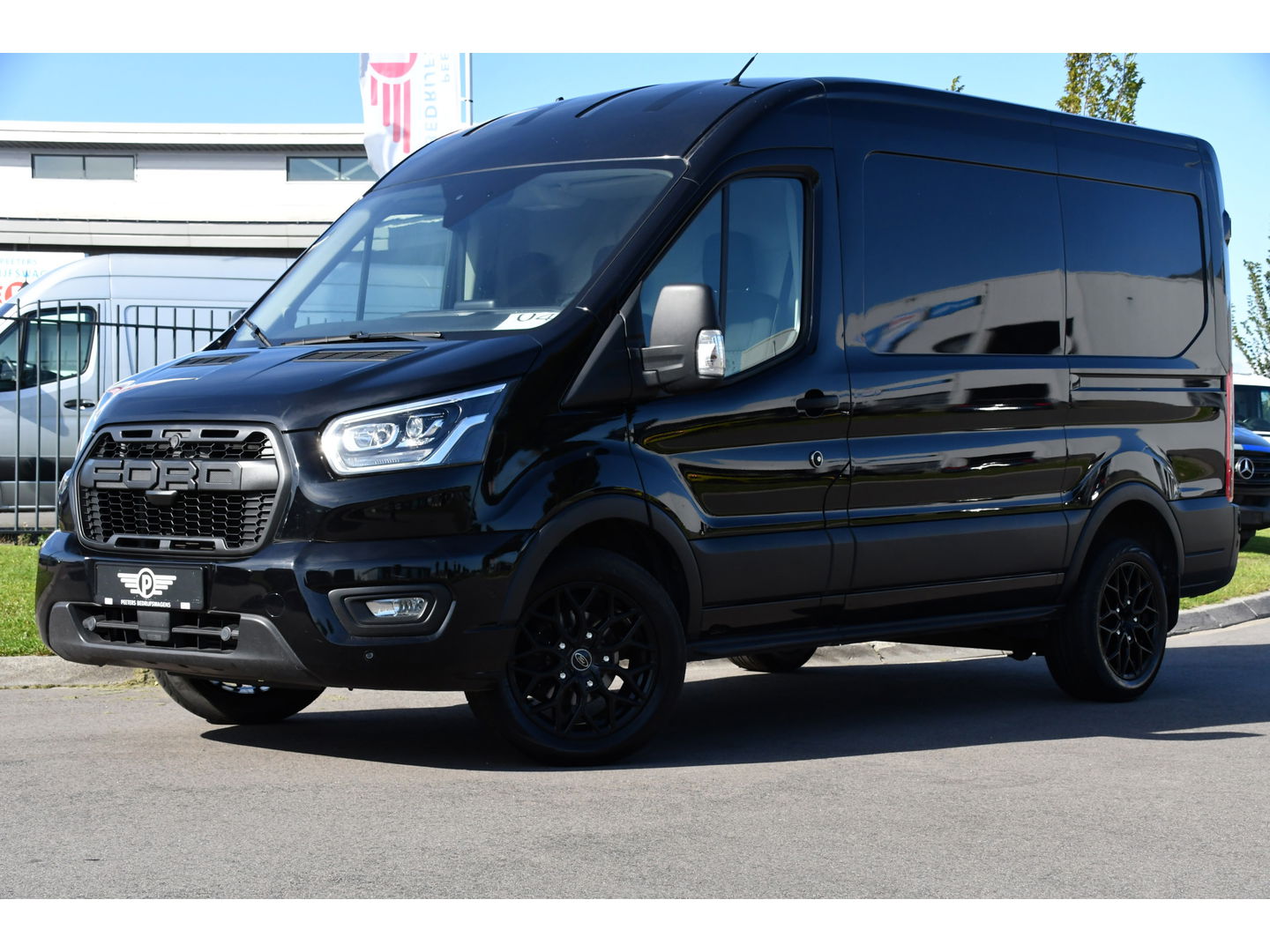 Ford Transit 350 2.0 TDCI L2H2 Limited Black Edition Cruise, Carplay, Xenon, 185pk, Automaat, Multimedia, Sensoren, NAVI, Uniek!