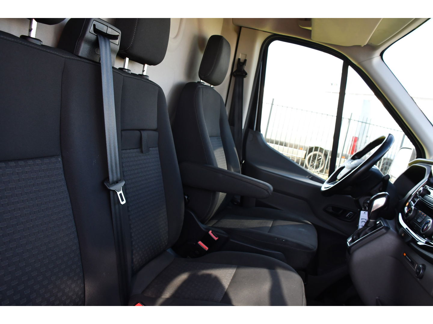 Ford Transit 350 2.0 TDCI L2H2 Limited Black Edition Cruise, Carplay, Xenon, 185pk, Automaat, Multimedia, Sensoren, NAVI, Uniek!