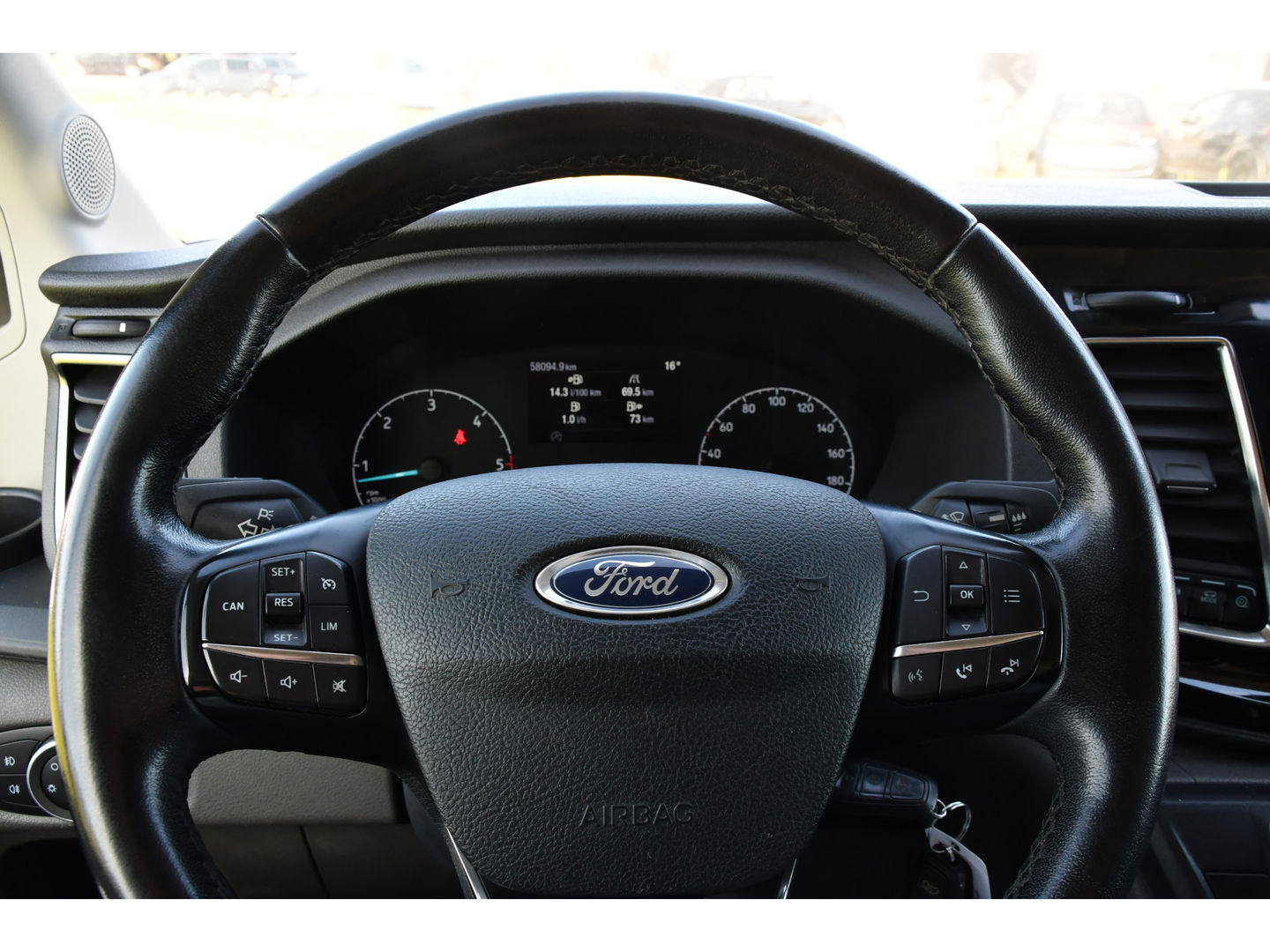 Ford Transit 350 2.0 TDCI L2H2 Limited Black Edition Cruise, Carplay, Xenon, 185pk, Automaat, Multimedia, Sensoren, NAVI, Uniek!