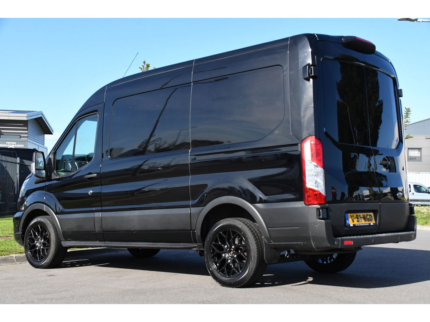 Ford Transit 350 2.0 TDCI L2H2 Limited Black Edition Cruise, Carplay, Xenon, 185pk, Automaat, Multimedia, Sensoren, NAVI, Uniek!