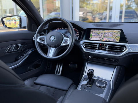 BMW 3 Serie Touring 330e xDrive High Ex. M-Sport|SOH90%|Pano|Laser|Driving Ass Prof|HUD|HiFi||Trekhaak
