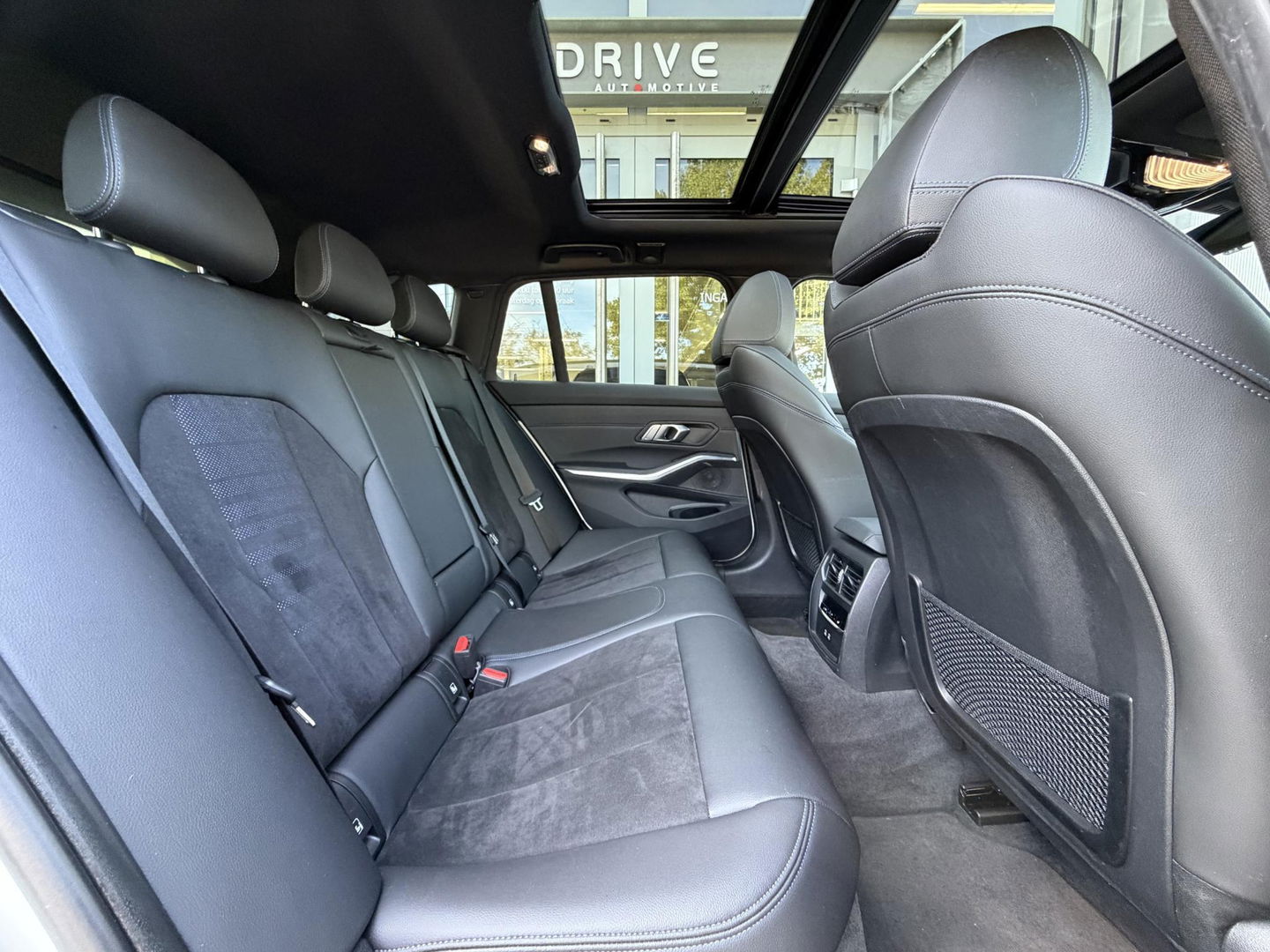 BMW 3 Serie Touring 330e xDrive High Ex. M-Sport|SOH90%|Pano|Laser|Driving Ass Prof|HUD|HiFi||Trekhaak