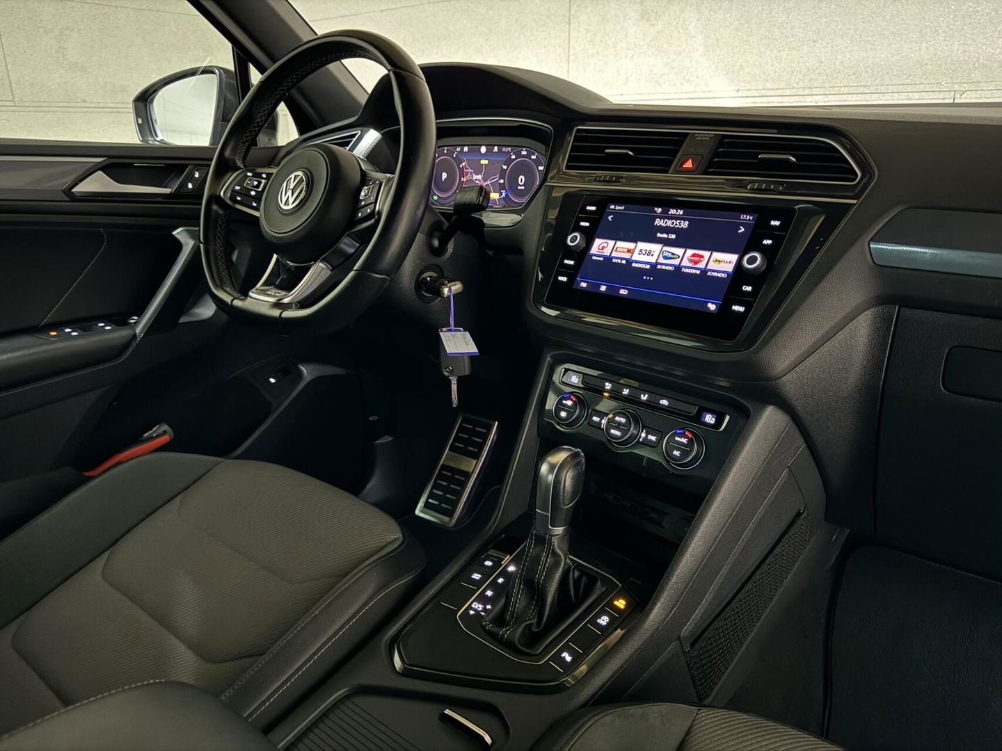Volkswagen Tiguan 1.5 TSI ACT 2x R-Line Virtual ACC Carplay NAP