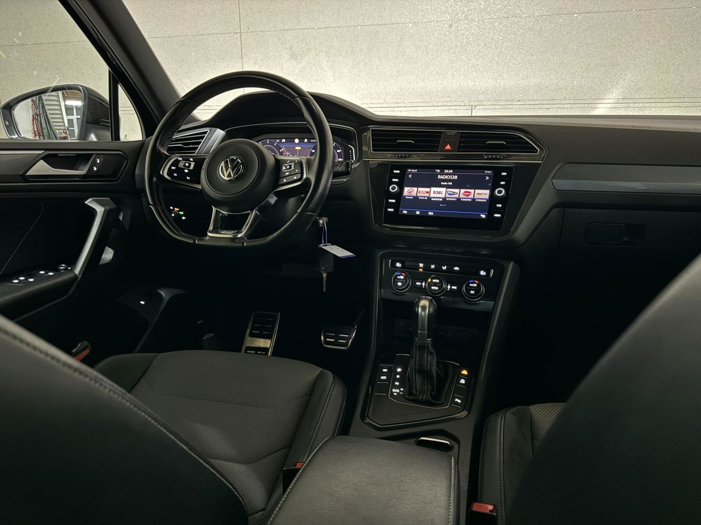 Volkswagen Tiguan 1.5 TSI ACT 2x R-Line Virtual ACC Carplay NAP