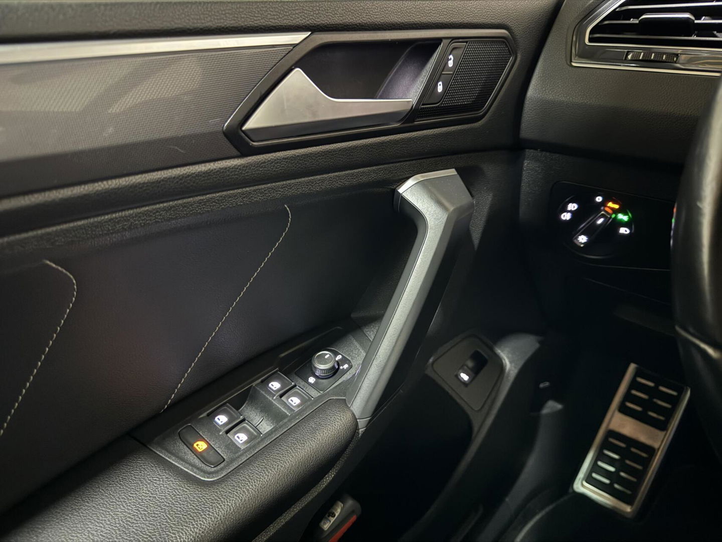 Volkswagen Tiguan 1.5 TSI ACT 2x R-Line Virtual ACC Carplay NAP