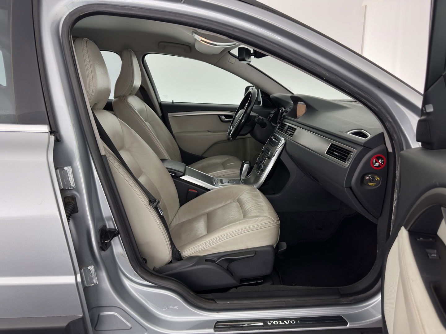 Volvo XC70 2.0 D3 FWD Limited Edition Aut. *LUXURY-LEATHER | BI-XENON | ADAPTIVE-CRUISE | BLIS | NAVI-FULLMAP | HEATED-COMFORTSEATS | ECC | PRIVACY-GLASS | LANE-ASSIST | PDC | TOWBAR | 17''ALU*