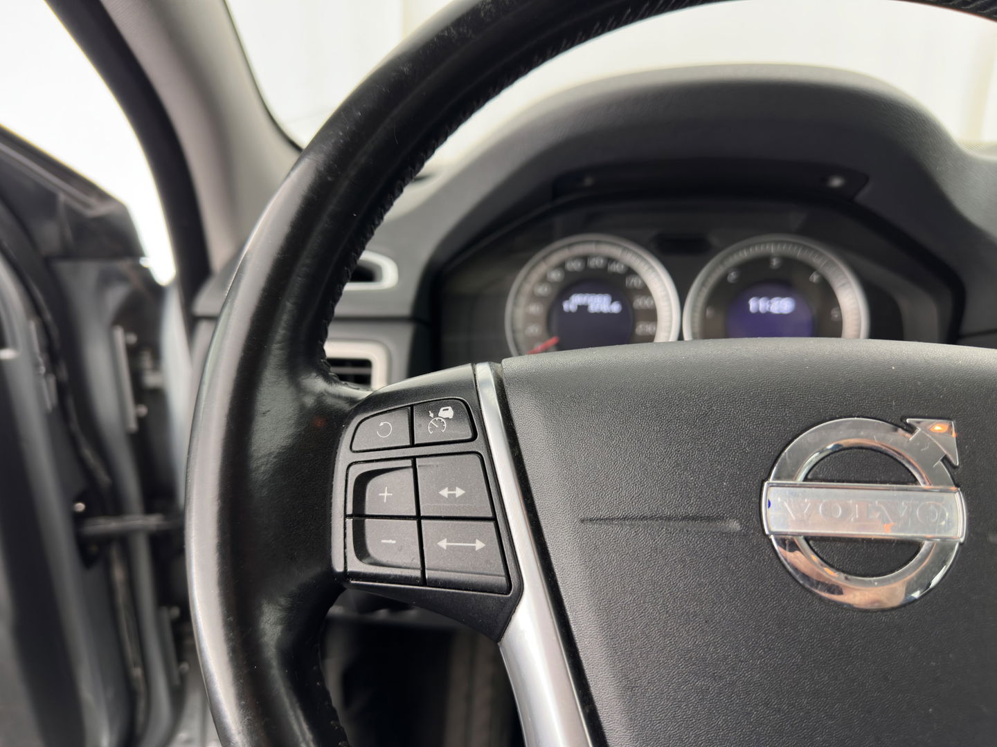 Volvo XC70 2.0 D3 FWD Limited Edition Aut. *LUXURY-LEATHER | BI-XENON | ADAPTIVE-CRUISE | BLIS | NAVI-FULLMAP | HEATED-COMFORTSEATS | ECC | PRIVACY-GLASS | LANE-ASSIST | PDC | TOWBAR | 17''ALU*