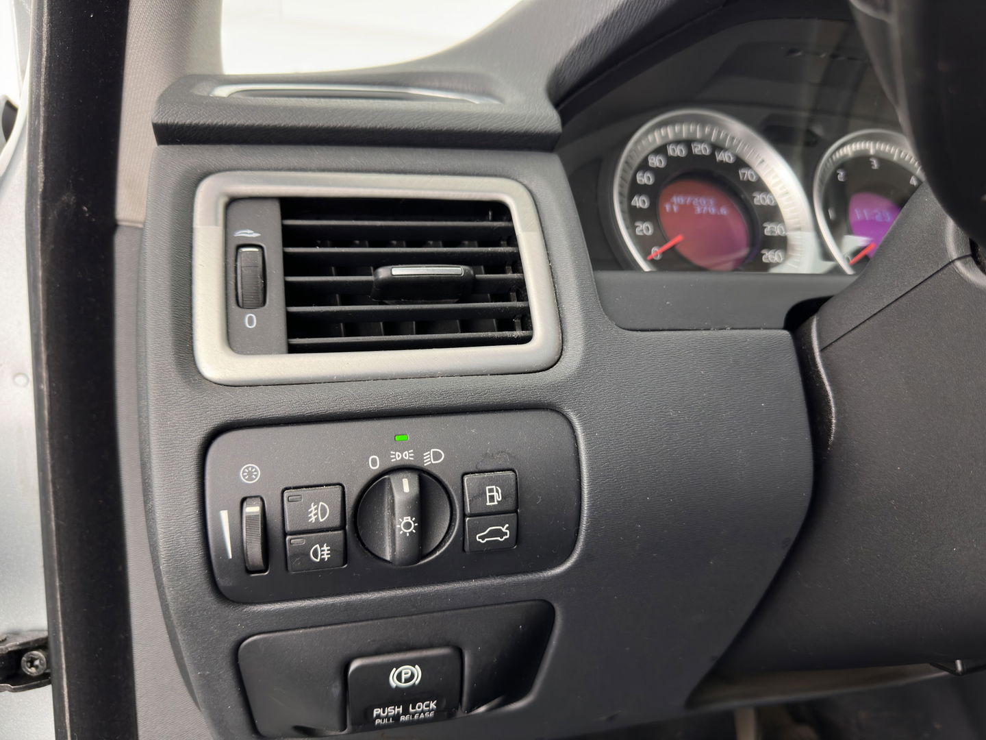 Volvo XC70 2.0 D3 FWD Limited Edition Aut. *LUXURY-LEATHER | BI-XENON | ADAPTIVE-CRUISE | BLIS | NAVI-FULLMAP | HEATED-COMFORTSEATS | ECC | PRIVACY-GLASS | LANE-ASSIST | PDC | TOWBAR | 17''ALU*