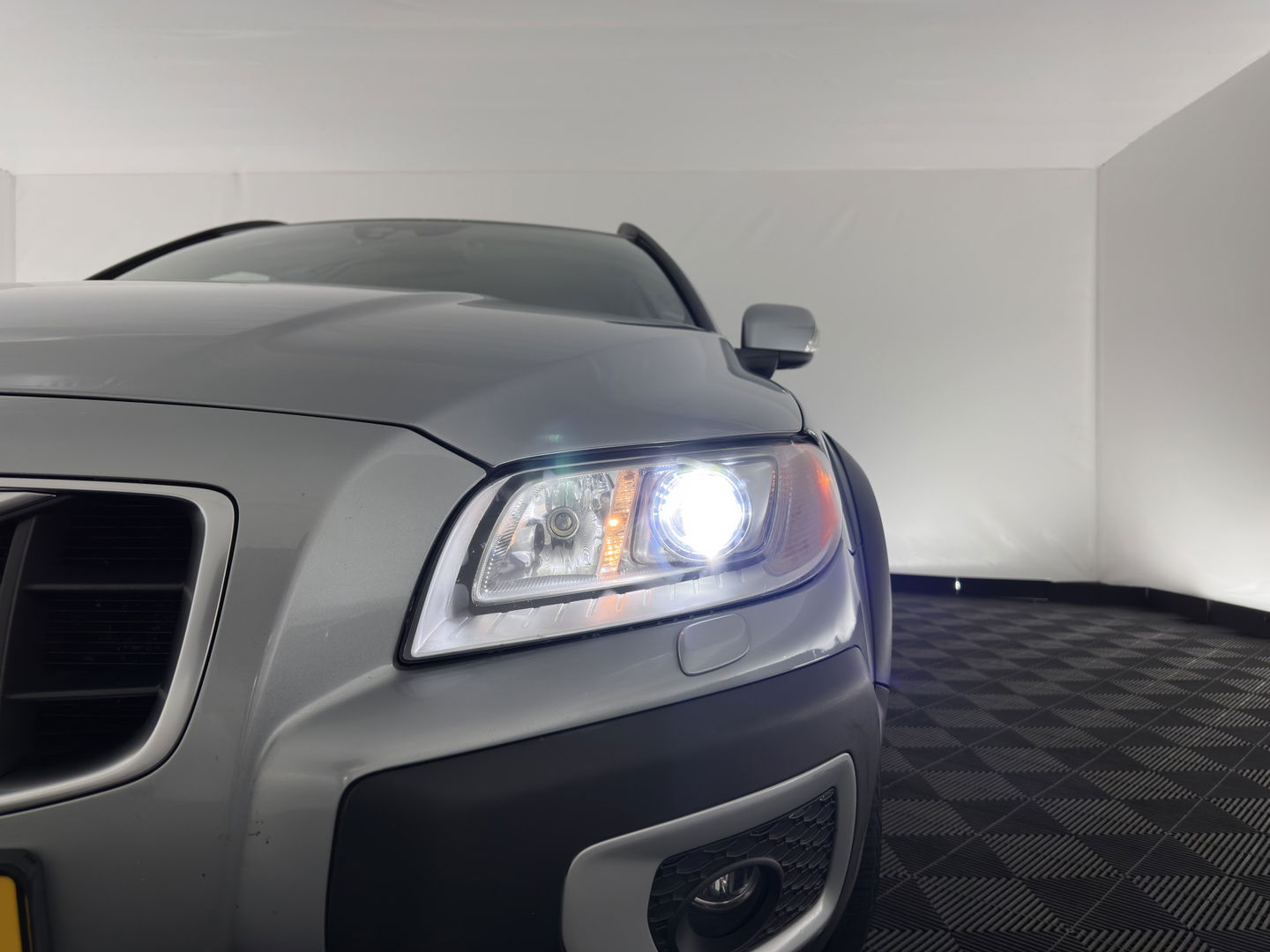 Volvo XC70 2.0 D3 FWD Limited Edition Aut. *LUXURY-LEATHER | BI-XENON | ADAPTIVE-CRUISE | BLIS | NAVI-FULLMAP | HEATED-COMFORTSEATS | ECC | PRIVACY-GLASS | LANE-ASSIST | PDC | TOWBAR | 17''ALU*