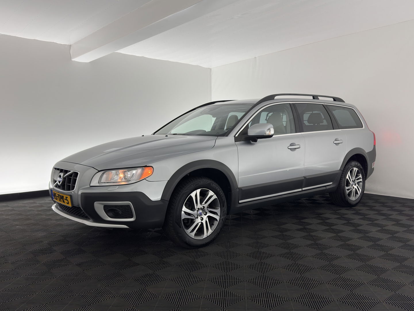 Volvo XC70 2.0 D3 FWD Limited Edition Aut. *LUXURY-LEATHER | BI-XENON | ADAPTIVE-CRUISE | BLIS | NAVI-FULLMAP | HEATED-COMFORTSEATS | ECC | PRIVACY-GLASS | LANE-ASSIST | PDC | TOWBAR | 17''ALU*