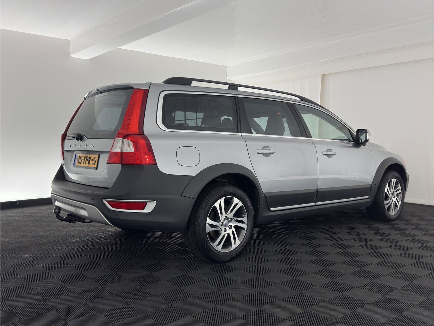Volvo XC70 2.0 D3 FWD Limited Edition Aut. *LUXURY-LEATHER | BI-XENON | ADAPTIVE-CRUISE | BLIS | NAVI-FULLMAP | HEATED-COMFORTSEATS | ECC | PRIVACY-GLASS | LANE-ASSIST | PDC | TOWBAR | 17''ALU*