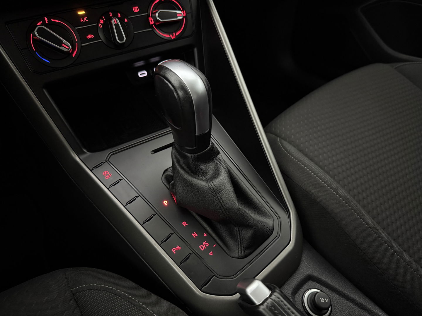 Volkswagen Polo 1.0 TSI R-line | Adaptive Cruise | Carplay | LED | DSG | Airco | NAP