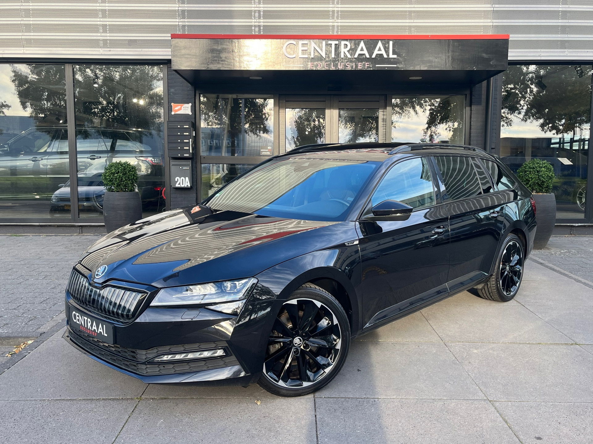 Škoda Superb Combi 1.5 TSI ACT Sportline 218PK|Pano|Memory|ACC|Carplay|Pdc|DCC|Ambient Light|DAB