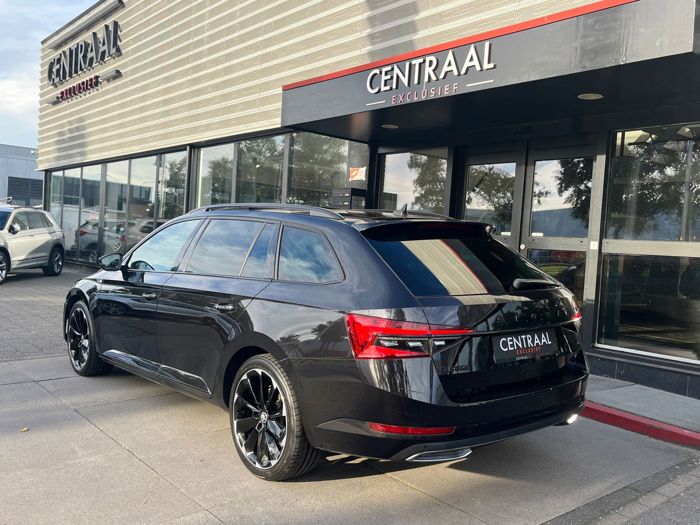 Škoda Superb Combi 1.5 TSI ACT Sportline 218PK|Pano|Memory|ACC|Carplay|Pdc|DCC|Ambient Light|DAB