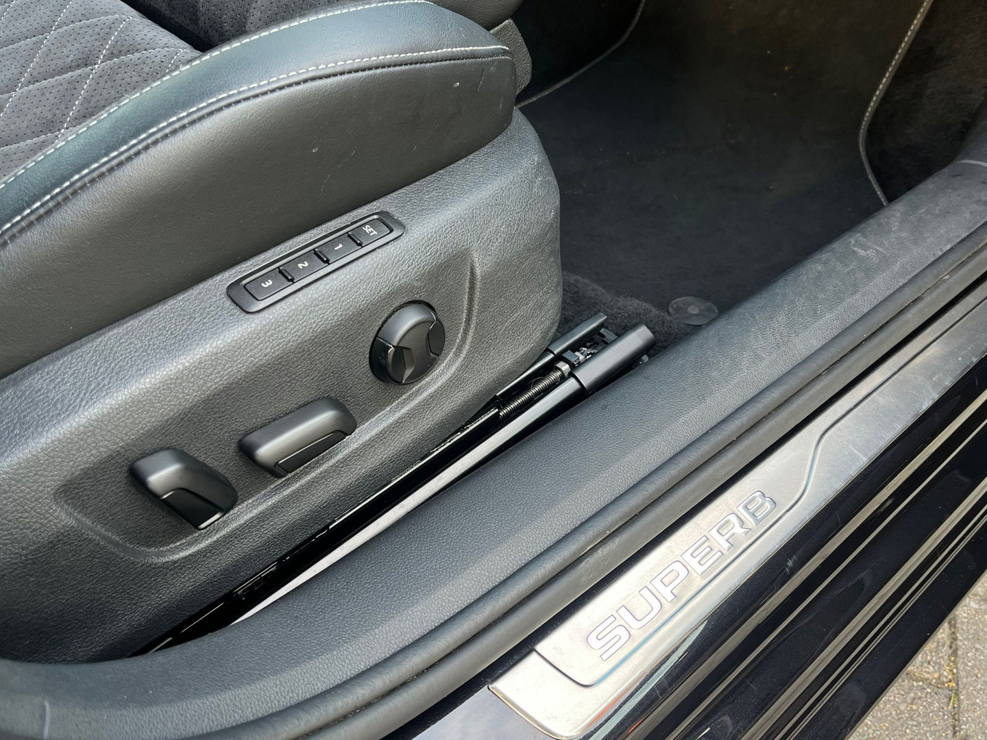 Škoda Superb Combi 1.5 TSI ACT Sportline 218PK|Pano|Memory|ACC|Carplay|Pdc|DCC|Ambient Light|DAB